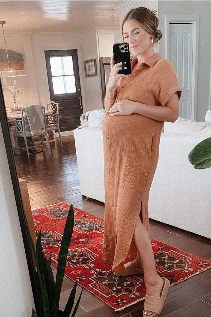 A button-down midi dress is a great everyday option for spring. The relaxed fit keeps things comfortable, while the lightweight fabric makes it perfect for warmer days. Paired with slide sandals, this look is effortless and easy to wear at home or on the go.